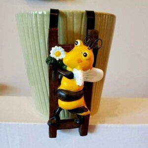 Bee Flower Pot Hugger, Bumblebee Pot Sitter, Planter Hanging Animal Figurine